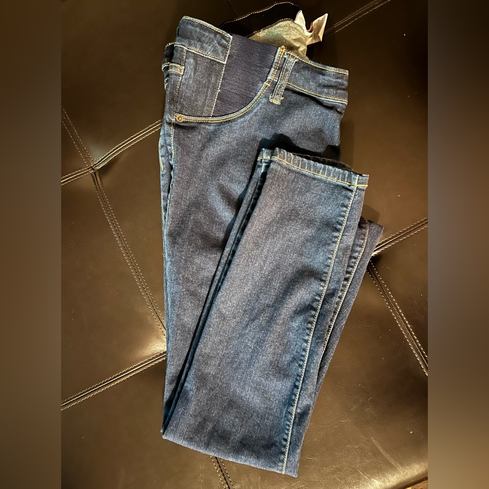 EUC Liz Lange Maternity skinny ankle jegging. Size M.